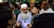 কুমিল্লায় মাদকবিরোধী মানববন্ধনে হামলা: গুলিবিদ্ধ শিক্ষার্থীর মায়ের সাথে এমপির দেখা