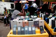 পুরোনো প্রযুক্তিপণ্য পুনর্বিক্রয়ে মনস্তাত্ত্বিক বাধা ও ডেটা নিরাপত্তা উদ্বেগ
