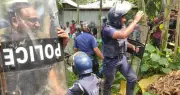 লালমনিরহাটে পুলিশের বহরে হামলা, আহত ১৮