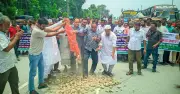 হিমাগার ভাড়া বৃদ্ধির প্রতিবাদে রংপুরে আলু ফেলে বিক্ষোভ, মহাসড়ক অবরোধ