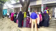 প্রাথমিক বিদ্যালয়েও উৎসব-আমেজে ভোট, দেশজুড়ে বৃষ্টির আভাস