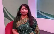 সন্তানকে পড়াশোনায় মনোযোগী করতে ভালোবাসা দিয়ে শাসন