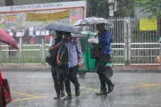 দেশের বিভিন্ন স্থানে বৃষ্টির সম্ভাবনা, তাপমাত্রা অপরিবর্তিত