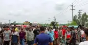 বিদ্যুৎ সংকটে তীব্র ক্ষোভ, তাংগাইলে ঢাকা-টাঙ্গাইল মহাসড়ক অবরোধ