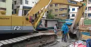 মোহাম্মদপুরে রাস্তা ধসে দোকানসহ ৪০ ফুট নিচে তলিয়ে যাওয়া নির্মাণাধীন ভবনের পাইলিং