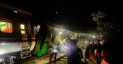 গৌরীপুরে বিজয় এক্সপ্রেসের তিন বগি লাইনচ্যুত, রেল চলাচল বন্ধ