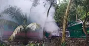ঘিওরে হেরোইনসহ একই পরিবারের তিনজন আটক, বাড়িতে আগুন