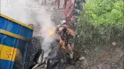 সারাদেশে বজ্রসহ বৃষ্টির সম্ভাবনা, বাড়তে পারে তাপমাত্রা