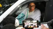 দলীয় প্রতীক হারানোর ঝুঁকিতে মমতার তৃণমূল, শীর্ষ ৭ নেতা বহিষ্কার