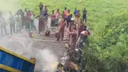 খুলনায় বাসচাপায় নিহত ২, আহত ১০