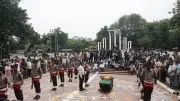 বরেণ্য শিল্পী মুস্তাফা মনোয়ারের প্রতি শেষ শ্রদ্ধা জানালেন সর্বস্তরের মানুষ