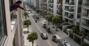 বারান্দা থেকে ময়লা ফেলা: বিজ্ঞান কী বলে?