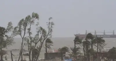 দেশের ১৩ অঞ্চলে ঝড়ো হাওয়া ও বৃষ্টির পূর্বাভাস