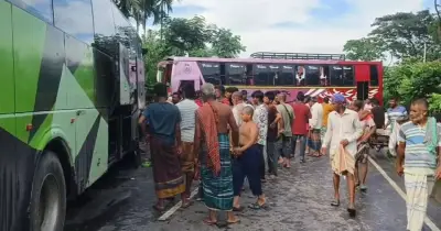 ফরিদপুরে সড়ক দুর্ঘটনায় ২০ যাত্রী আহত