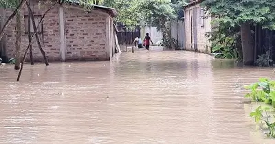 হবিগঞ্জে খোয়াই নদের বাঁধ ভেঙে ২০ গ্রাম প্লাবিত, হাজারো মানুষ দুর্ভোগে
