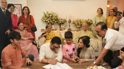 তিন সন্তানের উপস্থিতিতে তৃতীয়বার বিয়ে করলেন আমির খান