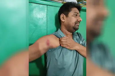 শরীয়তপুরে কুড়াল দিয়ে সহকারী শিক্ষা কর্মকর্তাকে কুপিয়ে জখম, শিক্ষক আটক