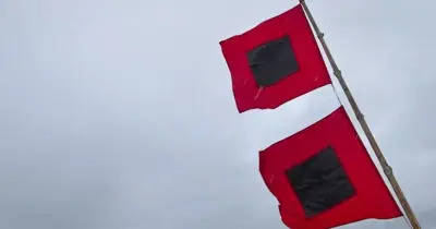 ৪ বন্দরে সংকেত ৩, মাছ ধরার নৌকা উপকূলের কাছে থাকার নির্দেশ