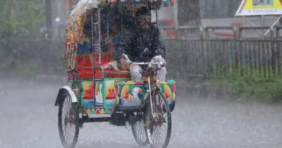 দেশজুড়ে বৃষ্টি ও বজ্রপাতের পূর্বাভাস, খুলনা-চট্টগ্রামে ভারী বর্ষণ