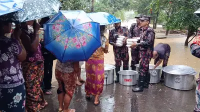 টানা বর্ষণ ও বন্যায় ১১ জেলায় বিজিবি মোতায়েন, উদ্ধার ও ত্রাণ কার্যক্রম চলছে