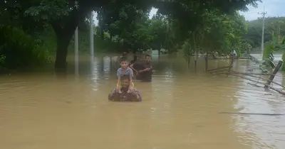 বান্দরবানে বন্যায় ১২২ পরিবারকে উদ্ধার করল বিজিবি