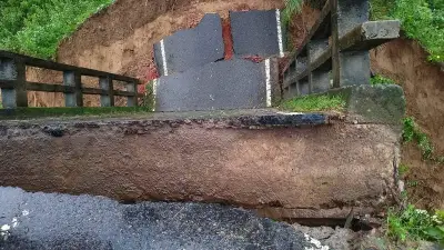টানা বর্ষণে রাঙামাটি-বান্দরবান সড়কে সেতু ধস, যোগাযোগ বন্ধ