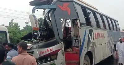 হবিগঞ্জে বাস-বাস মুখোমুখি সংঘর্ষে চালক নিহত, আহত ২০