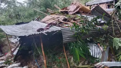 সীতাকুণ্ডে পাহাড় ধসে শিশুর মৃত্যু, আহত মা-বাবা