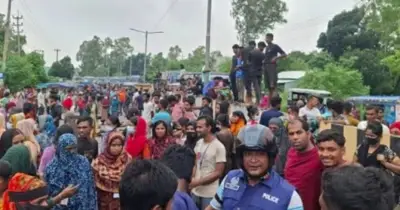 শিবালয়ে চীনা কারখানায় শ্রমিকদের বিক্ষোভ, সড়ক অবরোধে যানজট