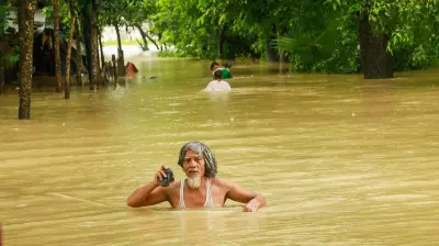 চট্টগ্রামে বন্যায় পানিবন্দী হাজারো মানুষ, দুর্ভোগ চরমে