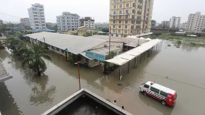 চট্টগ্রামে টানা বৃষ্টিতে জলাবদ্ধতা, রেল চলাচল ব্যাহত