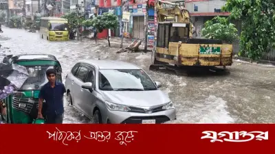রাজধানী বৃষ্টিতে ডুবল, চরম ভোগান্তিতে নগরবাসী