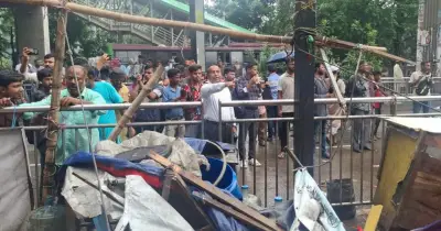 ডিএসসিসির মোবাইল কোর্টে মেট্রোরেল স্টেশনের নিচ থেকে অবৈধ স্থাপনা উচ্ছেদ