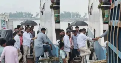 নোয়াখালীতে এমপির জন্য মাঝপথ থেকে ফেরি ফেরত, যাত্রীদের ক্ষোভ