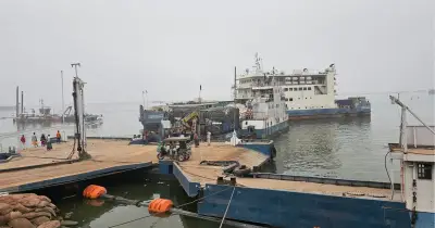 কালবৈশাখী ঝড়ে দৌলতদিয়া-পাটুরিয়া নৌপথে ফেরি চলাচল বন্ধ