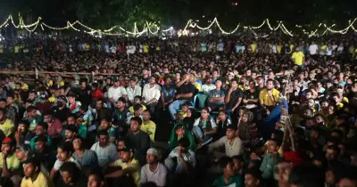 ঢাবি ক্যাম্পাসে বৈরী আবহাওয়ায় বিশ্বকাপ সম্প্রচার বন্ধ