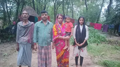 বন্যায় ঘরবাড়ি হারিয়ে মানবেতর জীবনযাপন লোহাগাড়ার সুকুমার পরিবারের