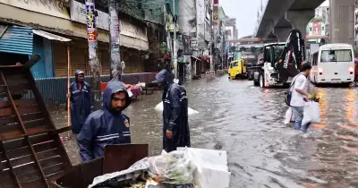 ঢাকায় রাতভর মুষলধারে বৃষ্টি, তলিয়ে গেছে সড়ক, বিপাকে অফিসগামীরা