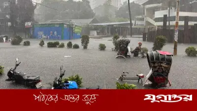 টানা ভারি বর্ষণে চট্টগ্রাম নগরীতে তীব্র জলাবদ্ধতা, দুর্ভোগ চরমে