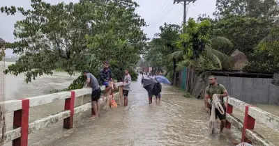 চট্টগ্রামে ভারী বৃষ্টিতে জলাবদ্ধতা, দুর্ভোগে নগরবাসী