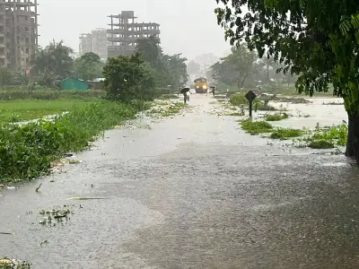 চট্টগ্রামে টানা পঞ্চম দিন ভারী বৃষ্টি, বন্ধ ট্রেন চলাচল, পাহাড়ধসে ২৯ মৃত্যু