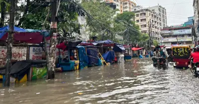রাজধানীতে টানা বৃষ্টি: ৬ ঘণ্টায় ৭৬ মিমি বৃষ্টিপাত, জলাবদ্ধতায় দুর্ভোগ