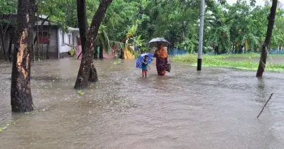 ভারী বর্ষণে নোয়াখালী, মৌলভীবাজার, খুলনা ও সিলেটে বন্যা পরিস্থিতি