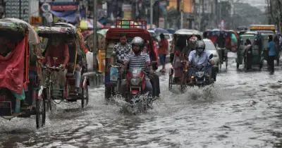 ভারী বৃষ্টি ও উজানের ঢলে ১৭ জেলায় বন্যা ও ভূমিধসের শঙ্কা