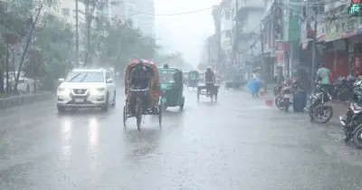 সারা দেশে ভারী বর্ষণের পূর্বাভাস, পাহাড়ি এলাকায় ভূমিধসের আশঙ্কা