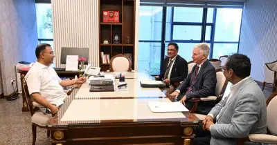 আইএপিবি সিইও পিটার হল্যান্ডের সাথে প্রধান উপদেষ্টার সাক্ষাৎ
