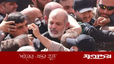 খামেনির জানাজায় আইআরজিসি প্রধান আহমদ ওয়াহিদির উপস্থিতি