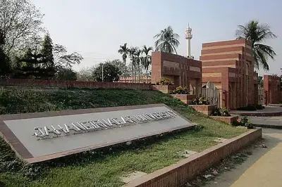 জাবি হলে কালেমাখচিত পতাকা টানানোয় চার শিক্ষার্থীকে শোকজ
