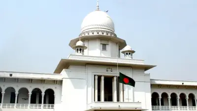 সাংবাদিকদের মোবাইল কেড়ে ভাঙলেন শ্রমিক দল নেতা