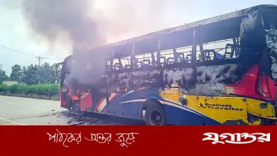 মাদ্রাসা সুপার নিহত: বাসে আগুন, সাংবাদিকের ক্যামেরা ভাঙচুর